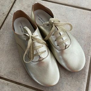 NWOT Anothersole Gold Shoes 39